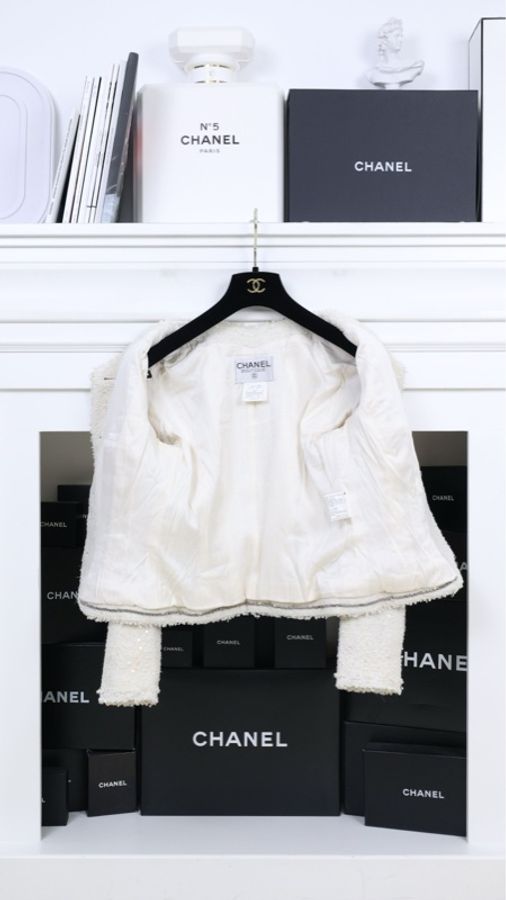 Chanel 97年米白色亮片贝母扣外套-4