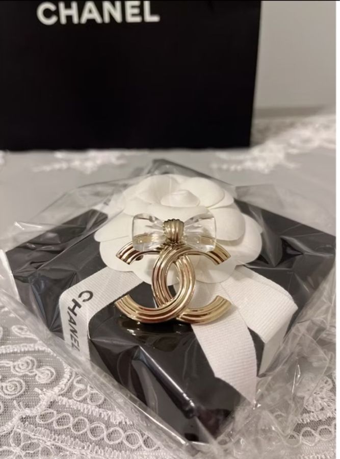 CHANEL 香奈兒 雙C蝴蝶結胸針、別針|金色LOGO+透明蝴蝶結|全新全配附購證-5
