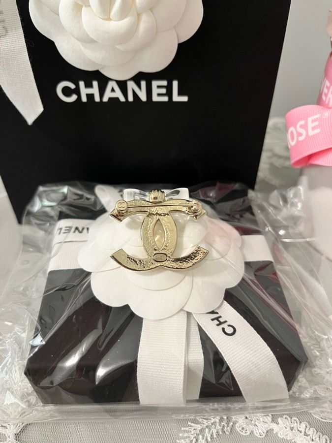 CHANEL 香奈兒 雙C蝴蝶結胸針、別針|金色LOGO+透明蝴蝶結|全新全配附購證-18