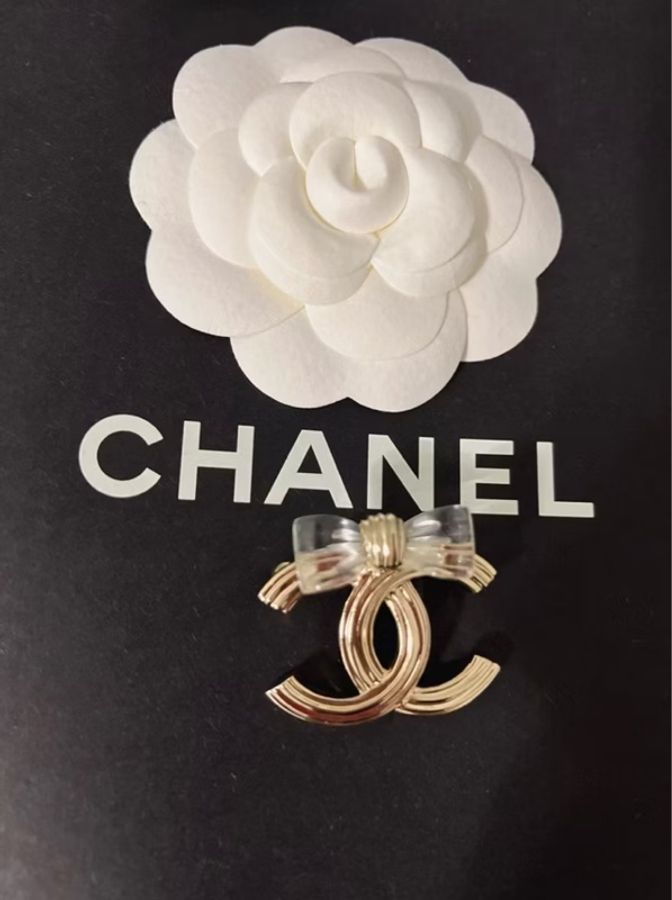 CHANEL 香奈兒 雙C蝴蝶結胸針、別針|金色LOGO+透明蝴蝶結|全新全配附購證-28