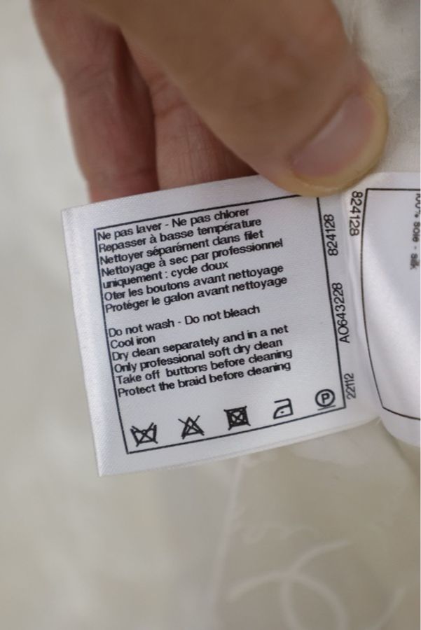 Chanel 16年巴黎在罗马黑白拼色珍珠滚边爱心领口双口袋外套-43