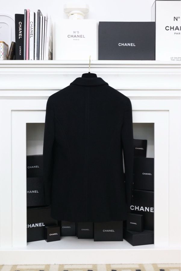 Chanel黑金扣四口袋翻领长外套-1