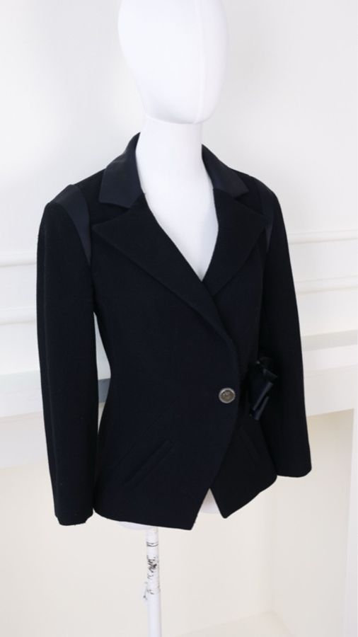 Chanel 2008年黑色毛呢蝴蝶结上衣半裙套装-2