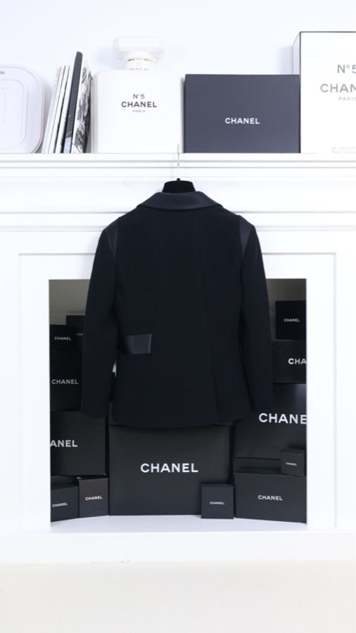 Chanel 2008年黑色毛呢蝴蝶结上衣半裙套装-6