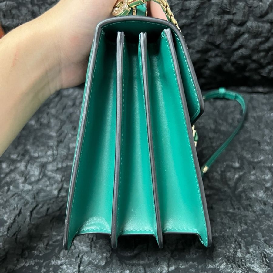Bvlgari/寶格麗 Serpenti 綠色蛇頭風琴手提斜挎鏈條包小號 尺寸:20*4*14cm 。-2