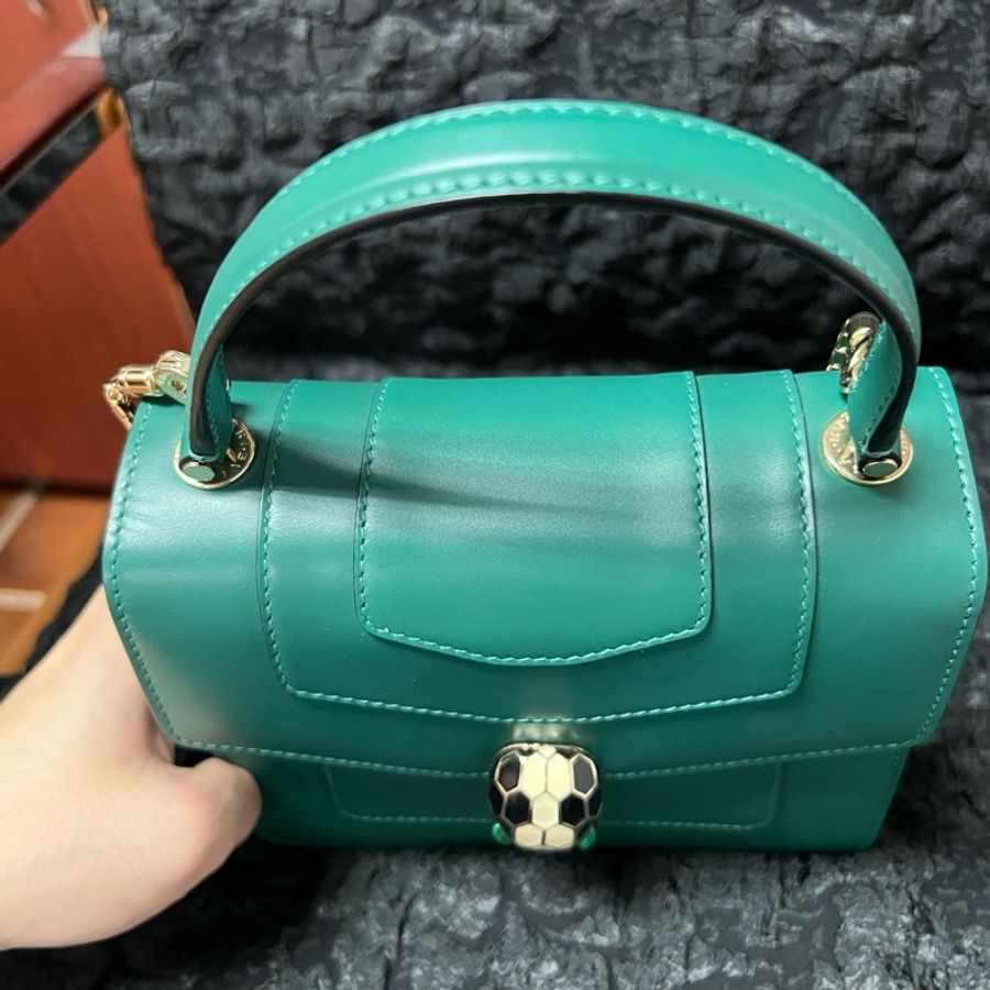 Bvlgari/寶格麗 Serpenti 綠色蛇頭風琴手提斜挎鏈條包小號 尺寸:20*4*14cm 。-4