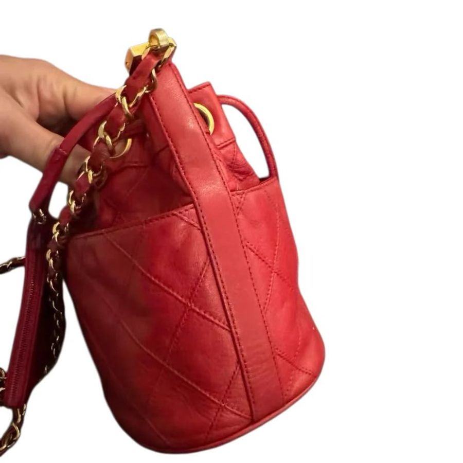 Chanel香奈兒菱格紋雙C LOGO鏈條水桶包-12