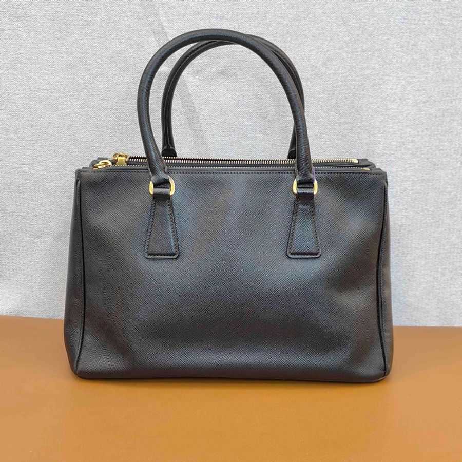 PRADA 普拉達黑金殺手中號手提單肩斜挎包-2