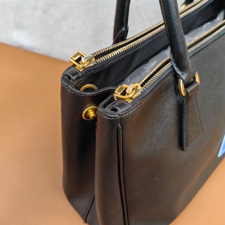 PRADA 普拉達黑金殺手中號手提單肩斜挎包-15