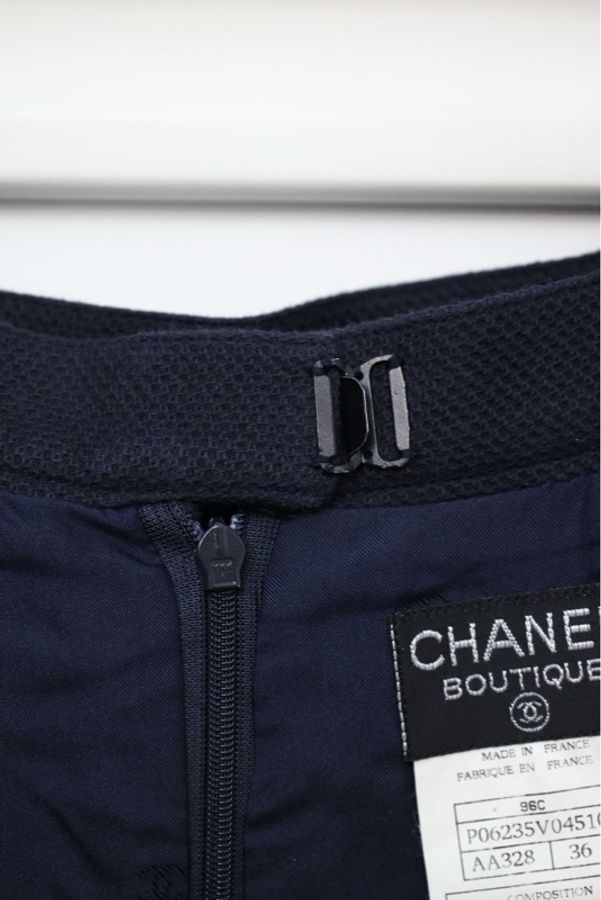 Chanel 96年白色滚边藏蓝色两口袋外套半裙套装-36