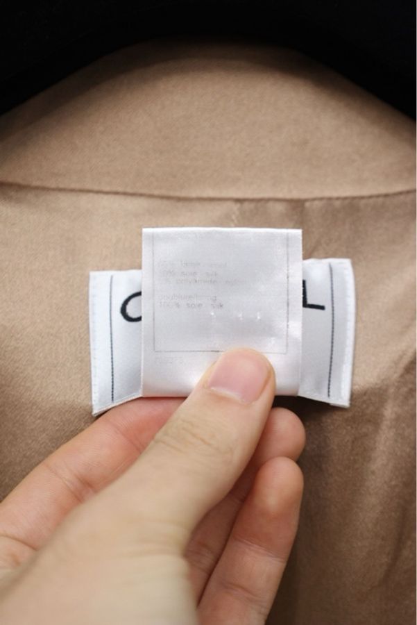 Chanel 05年秀款银镂空木扣波浪纹粗花呢外套半裙套装-30