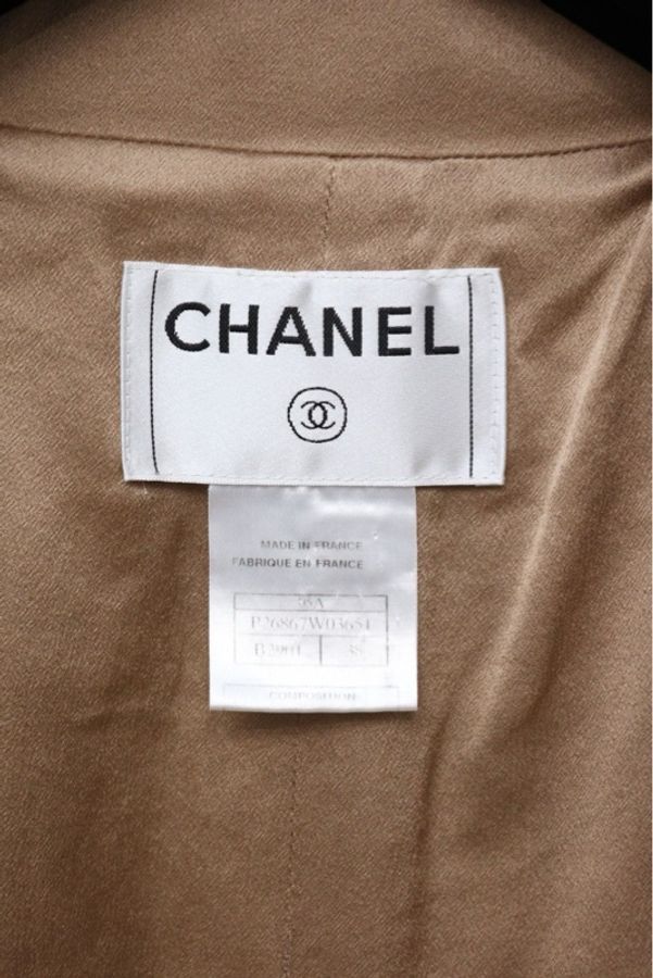 Chanel 05年秀款银镂空木扣波浪纹粗花呢外套半裙套装-33
