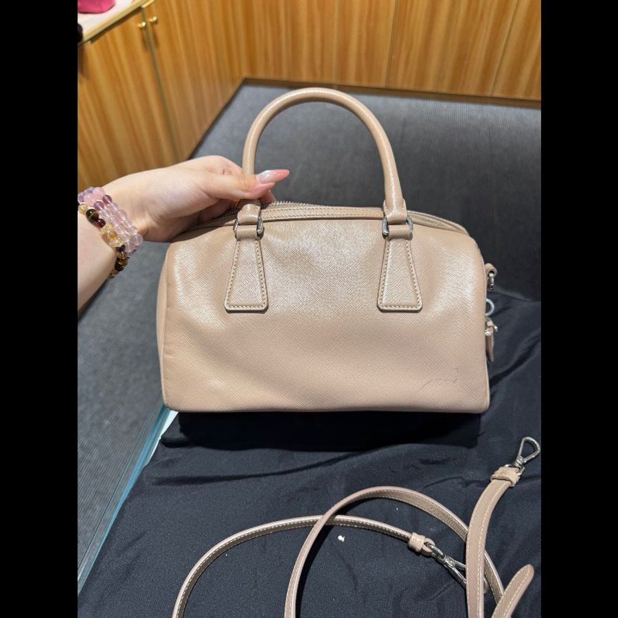 Prada/普拉達米色波士頓手提包 底長25左右-1