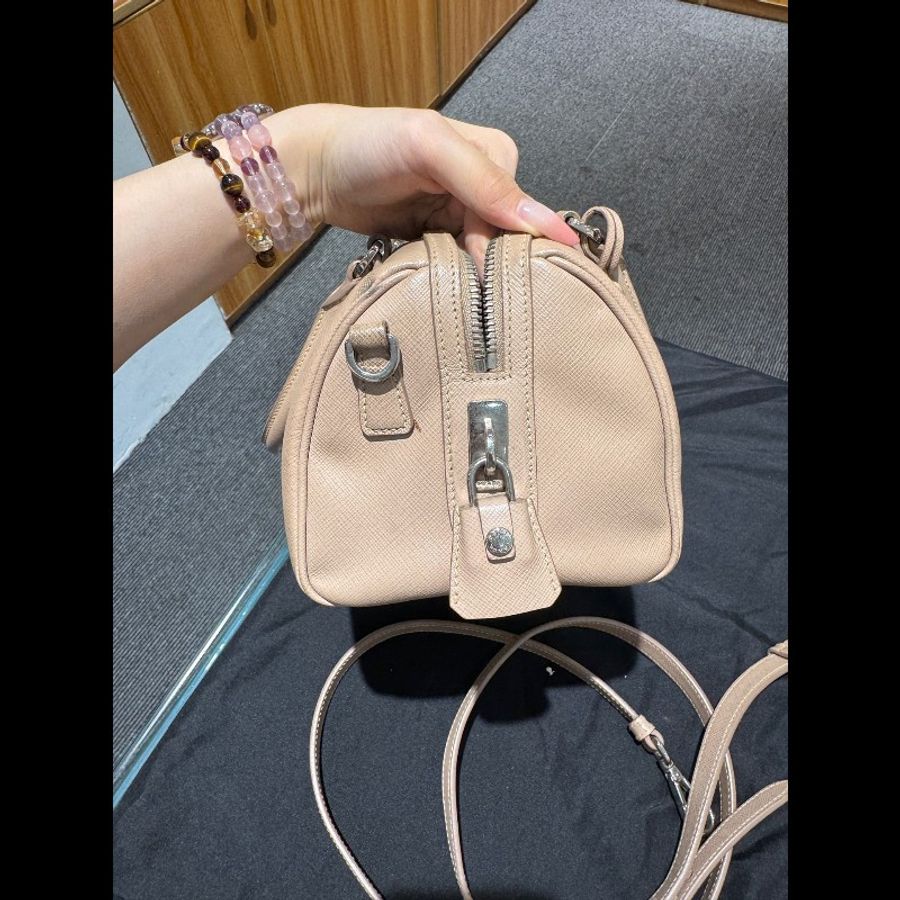 Prada/普拉達米色波士頓手提包 底長25左右-2