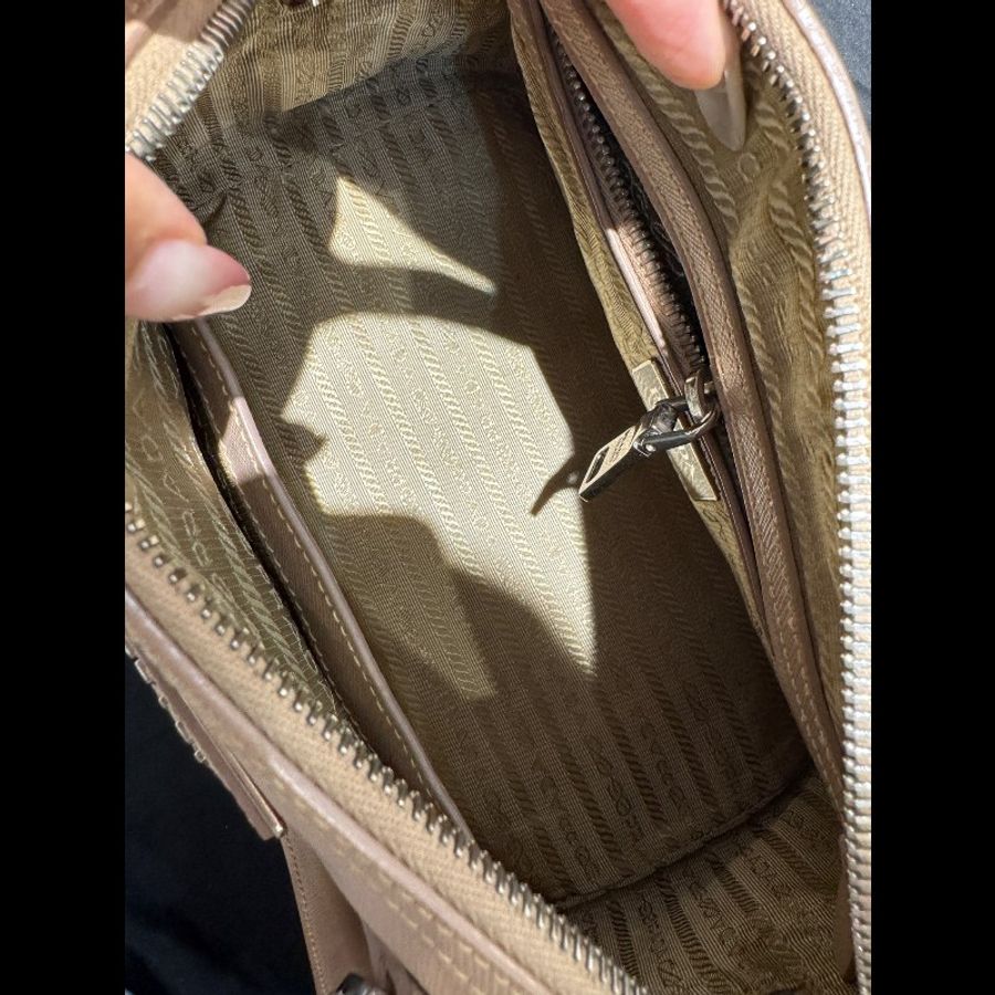 Prada/普拉達米色波士頓手提包 底長25左右-3