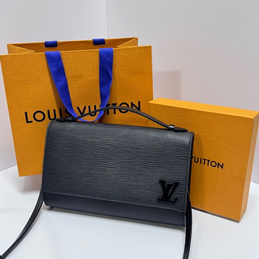 (全新閒置🎁) LV Epi 全黑so black 斜背包 專櫃95000-13