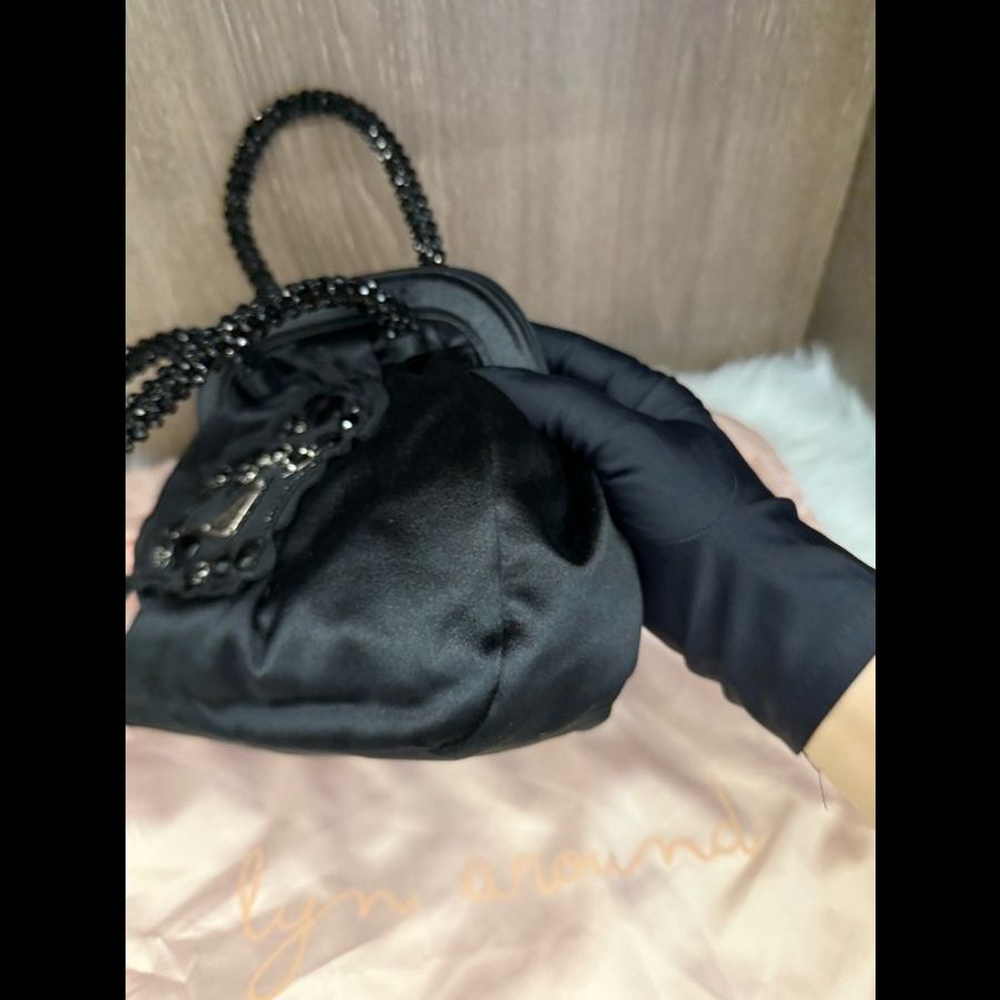Prada普拉達愛心+串珠手柄蛙口包緞面手提包釘珠包黑色緞面手腕包-1