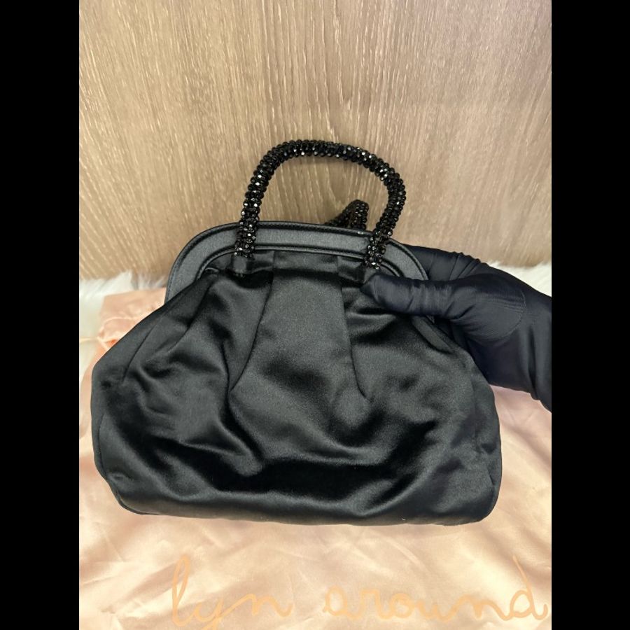 Prada普拉達愛心+串珠手柄蛙口包緞面手提包釘珠包黑色緞面手腕包-2
