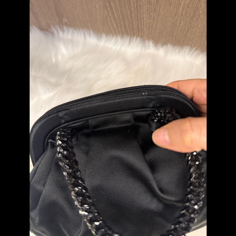Prada普拉達愛心+串珠手柄蛙口包緞面手提包釘珠包黑色緞面手腕包-5