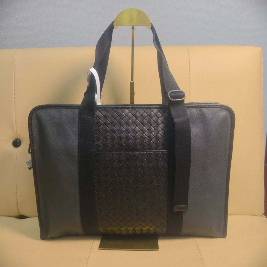 Bottega veneta 葆蝶家經典款公文包 黑灰色搭配-1