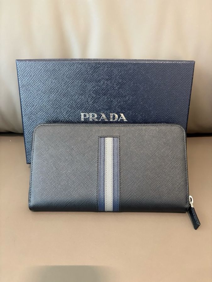 prada 普拉達 長款拉鍊錢包 黑色款經典條紋設計-1