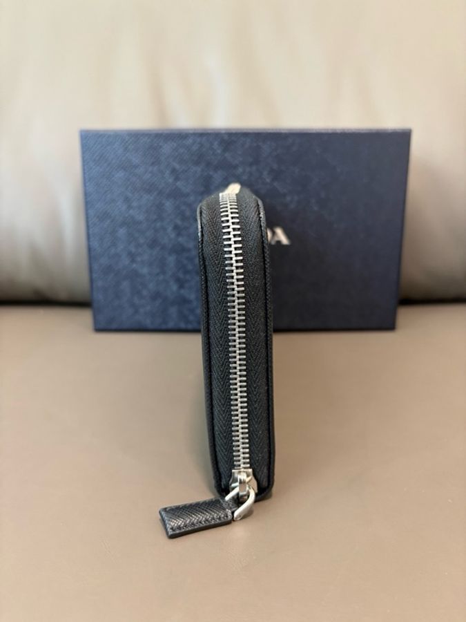 prada 普拉達 長款拉鍊錢包 黑色款經典條紋設計-3