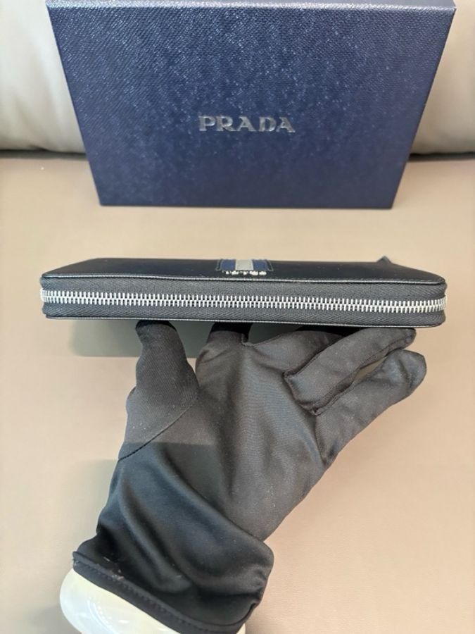 prada 普拉達 長款拉鍊錢包 黑色款經典條紋設計-5