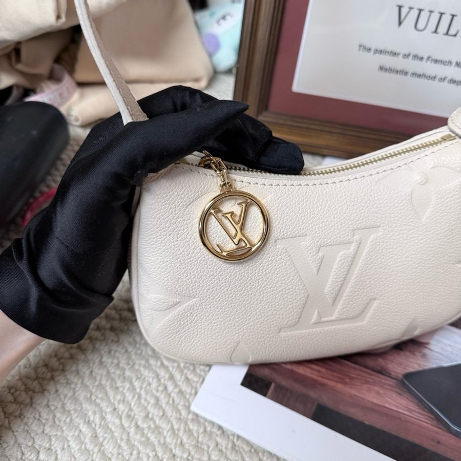 路易威登Louis Vuitton Mini Moon白色壓紋月亮腋下包肩背包-7