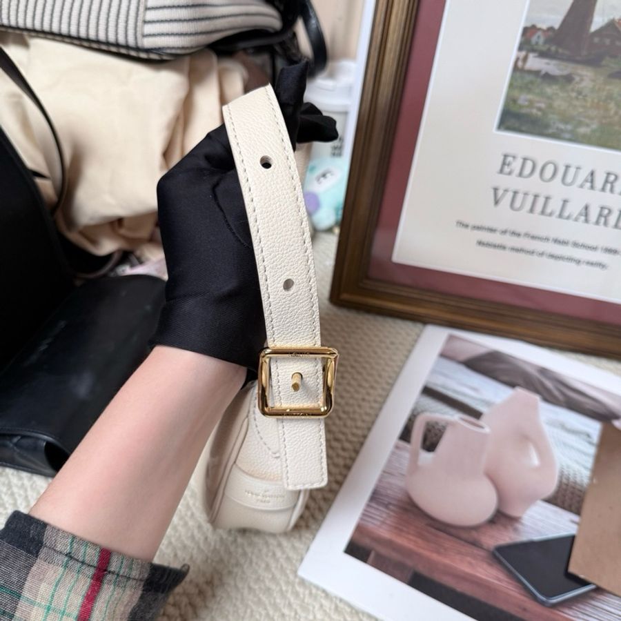 路易威登Louis Vuitton Mini Moon白色壓紋月亮腋下包肩背包-8