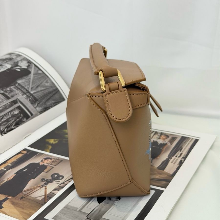 羅意威/Loewe Puzzle Mini 狐猴限定款 焦糖手提包斜挎包 金扣-4
