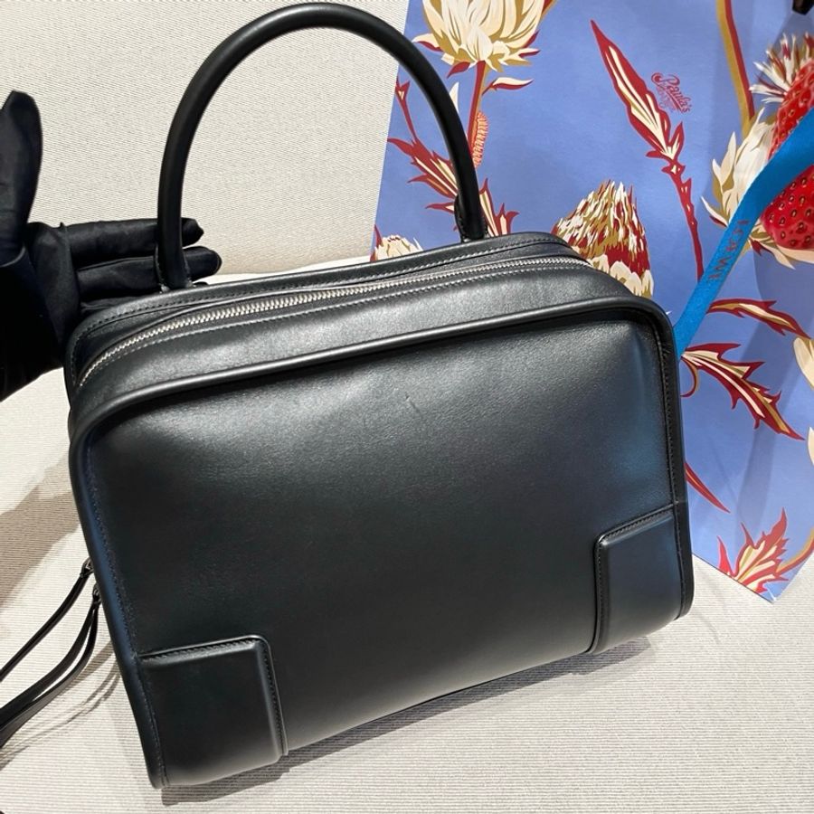 Loewe羅意威 黑色牛皮180週年限定amazona單肩包手提包腋下包 小號 銀扣-2