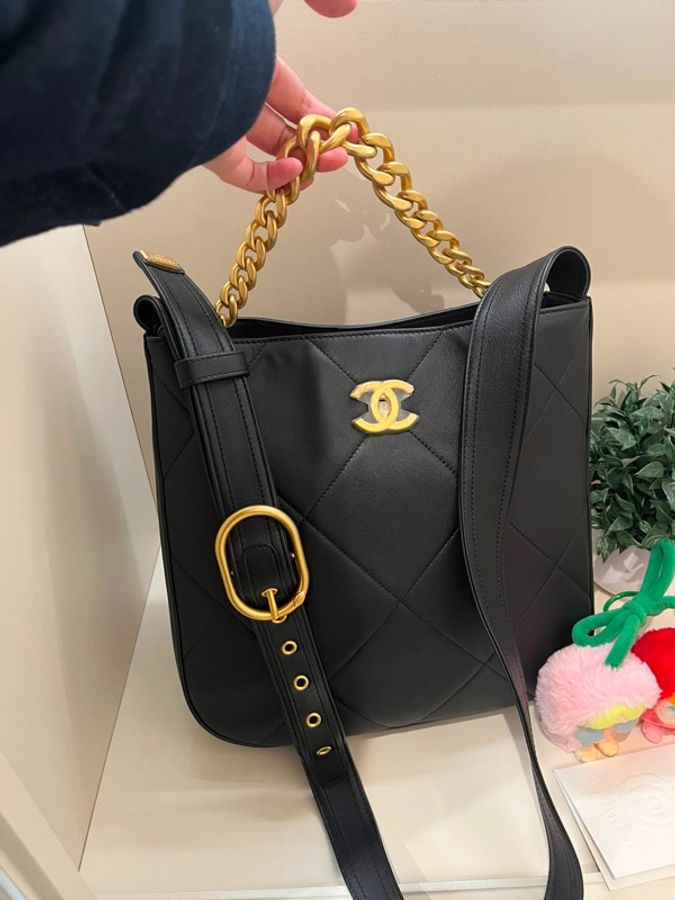 CHANEL AS2844 香奈兒黑金嬉皮Hobo 小號牛皮肩背包 easy mood-0
