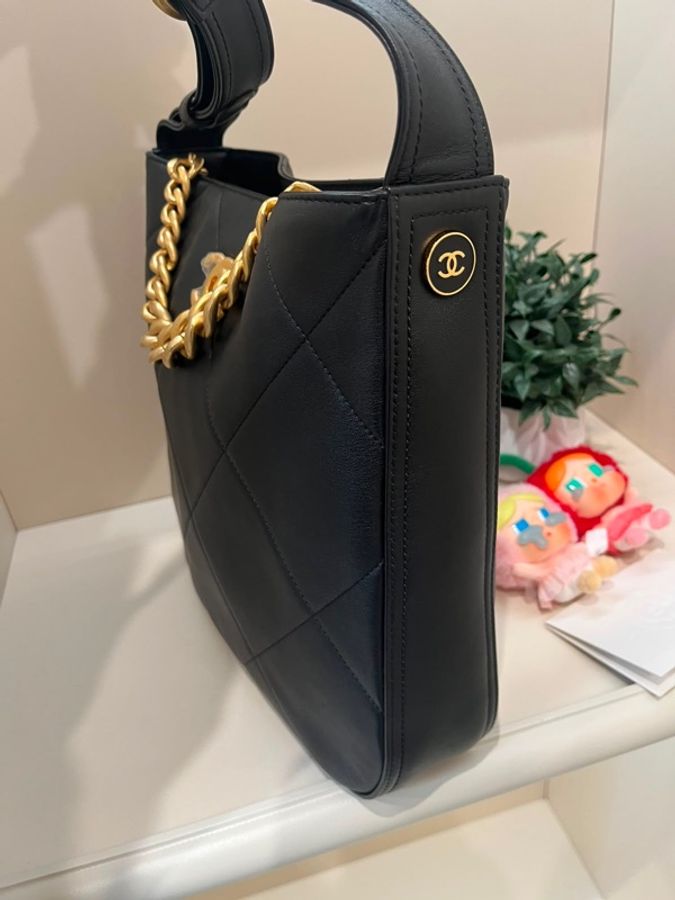 CHANEL AS2844 香奈兒黑金嬉皮Hobo 小號牛皮肩背包 easy mood-1