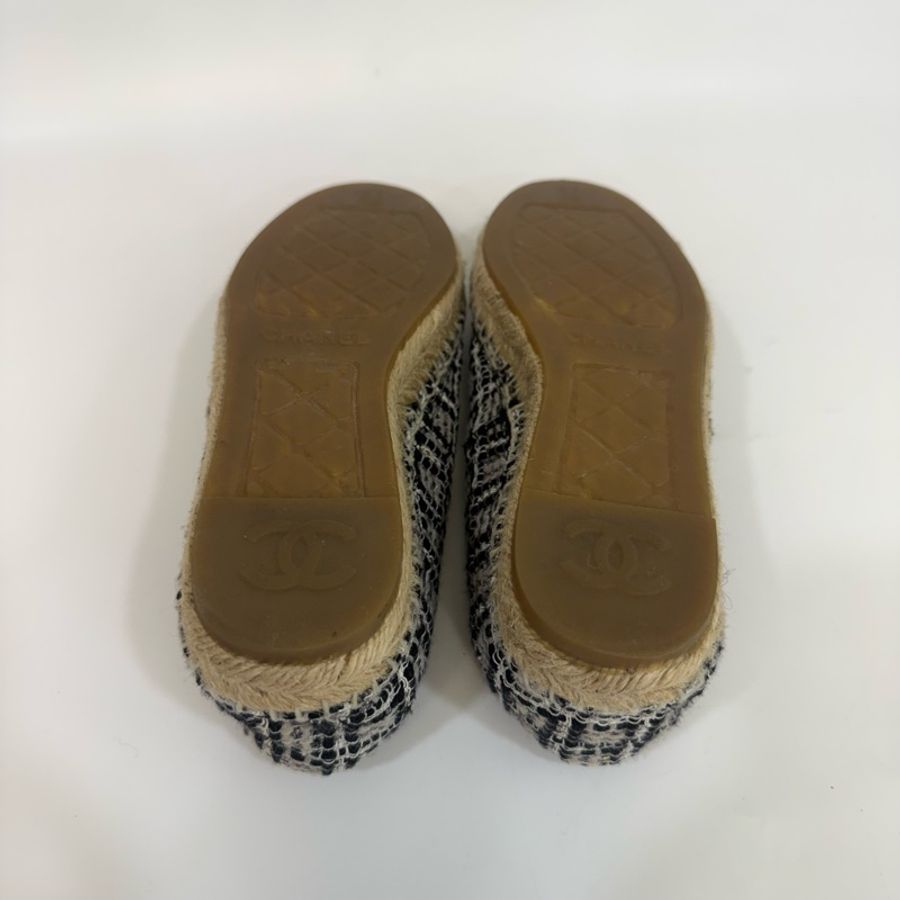 Chanel黑白毛呢雙C平底鉛筆鞋-11