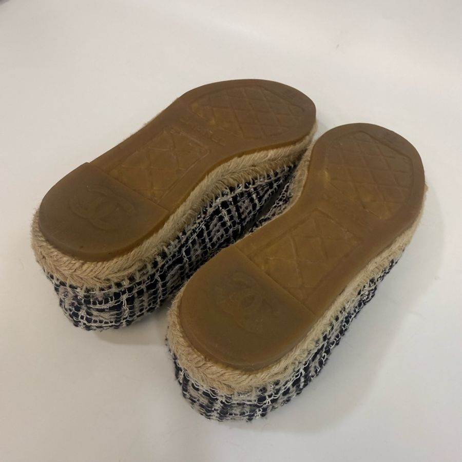Chanel黑白毛呢雙C平底鉛筆鞋-12