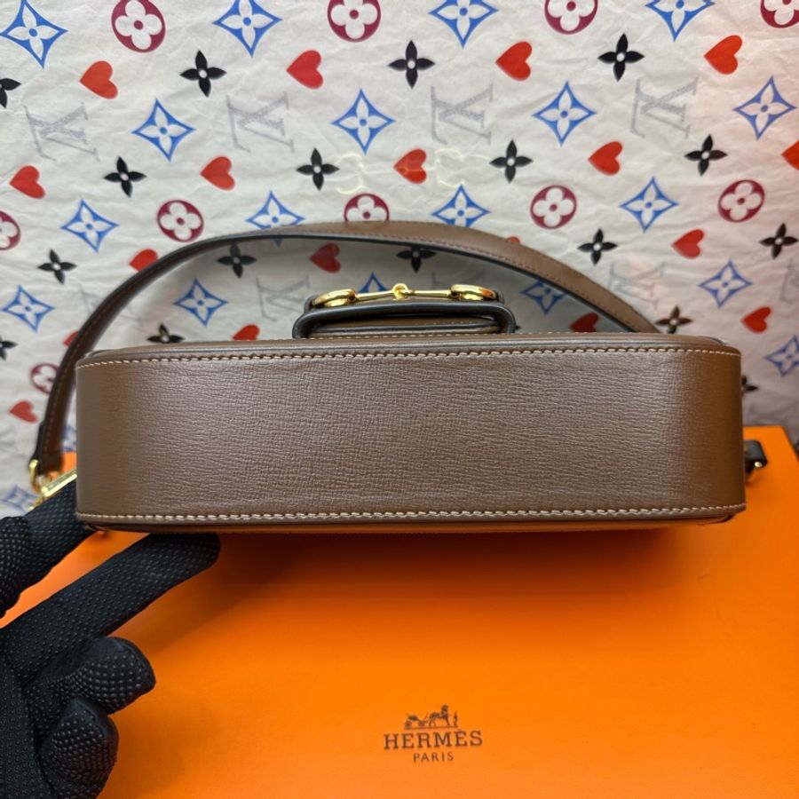 古馳gucci 1955hosebit 法棍 馬鞍包 腋下背 搭配金屬鏈條斜挎尺寸 21.5*12*4-3