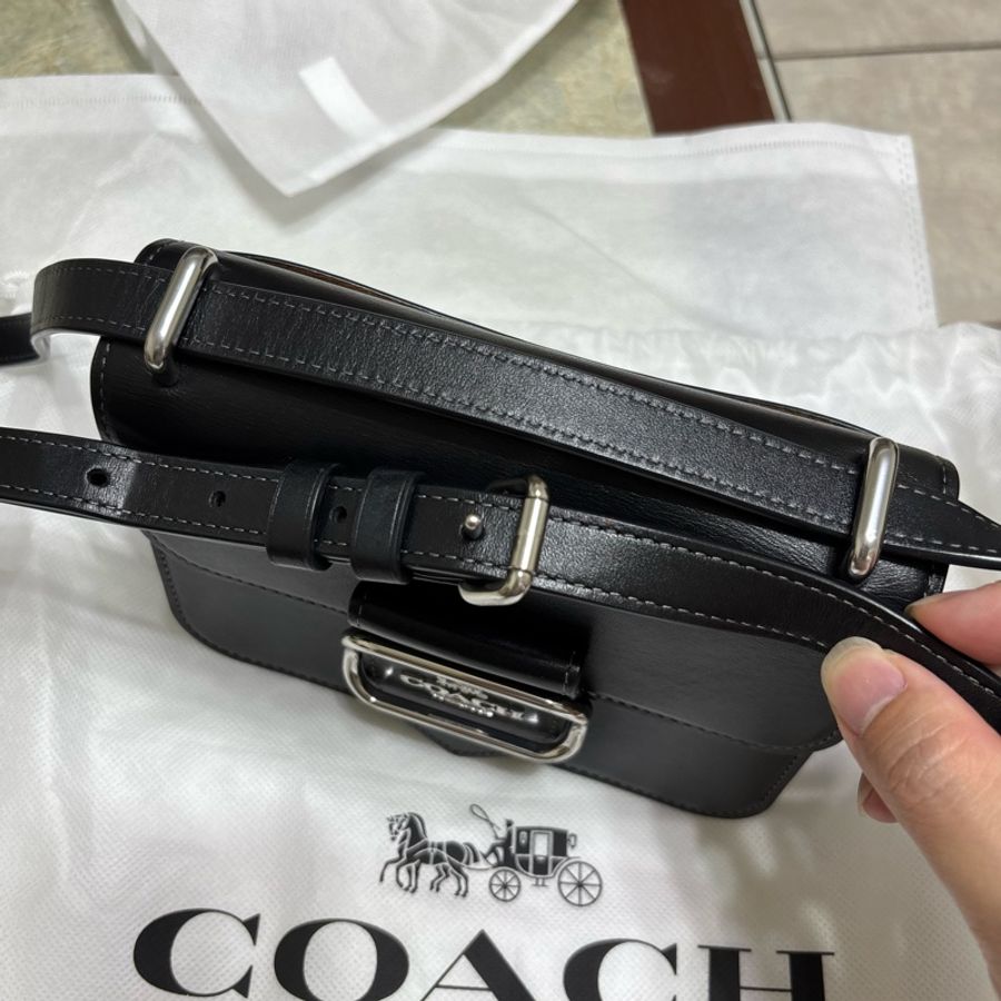 Coach 郵差包 黑色小號-9