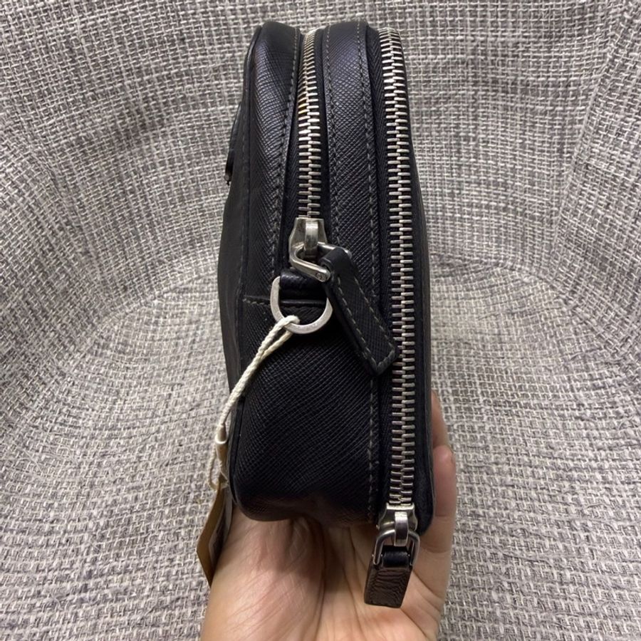 【超級便宜的Prada ✨加條肩帶即變斜背包✨】Prada黑色全皮手拿包-4
