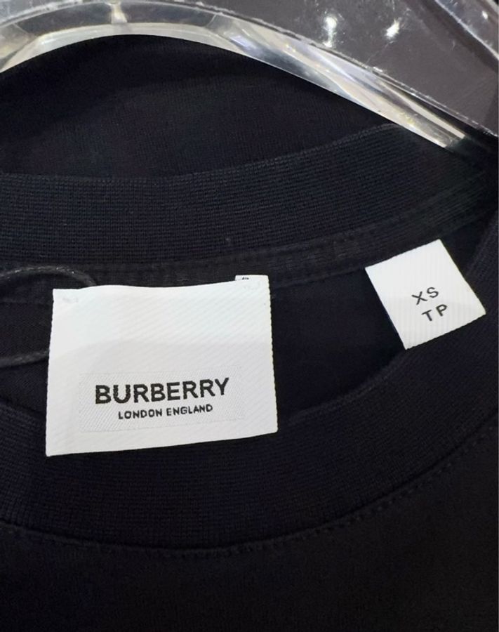 【有見過黑色的Burberry T恤嗎?🖤男女通用款✨很潮很cool😎】Burberry黑色短袖T恤 XS碼-2