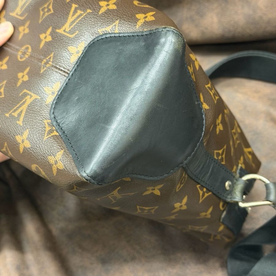 Louis Vuitton 路易威登 男款斜挎包 尺寸35-9