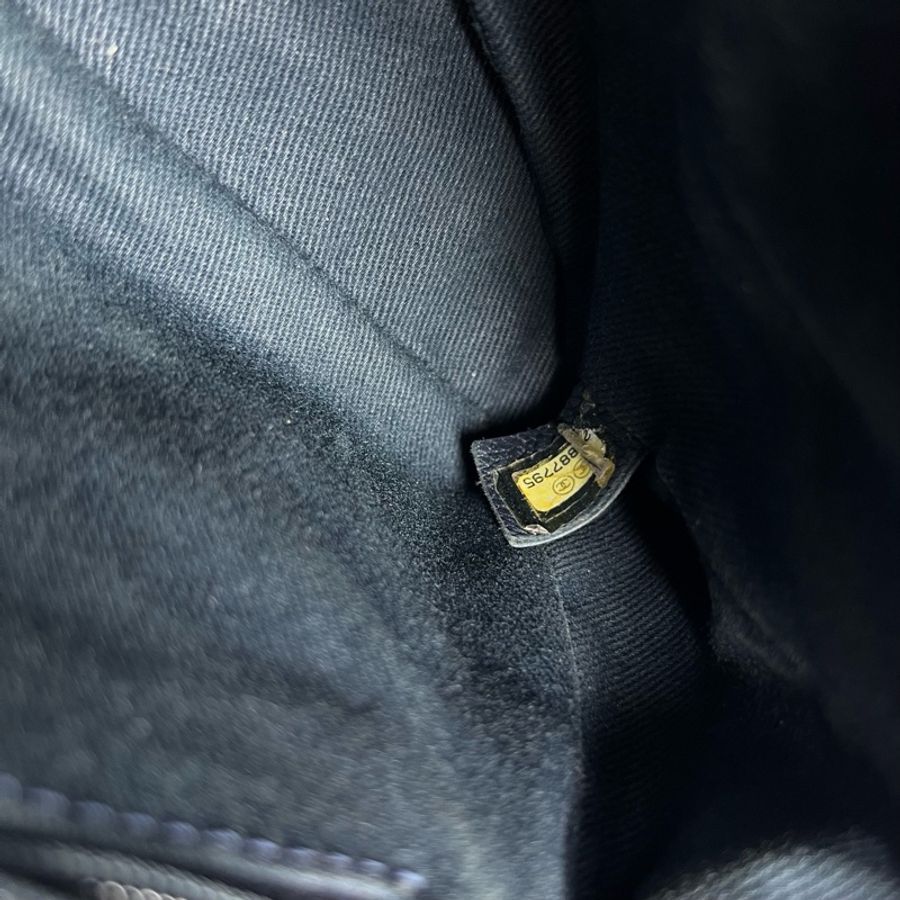 Chanel • 經典藍金山形紋牛皮Cf 25-8