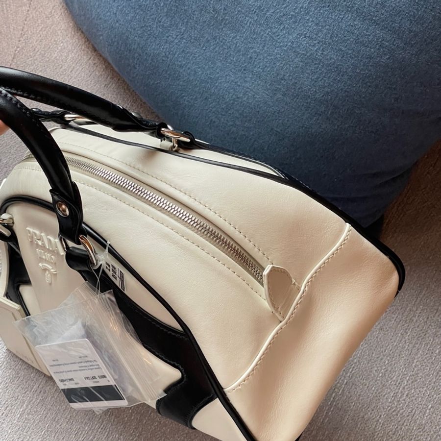 Prada bowling秀款保齡球包 黑白熊貓色-5