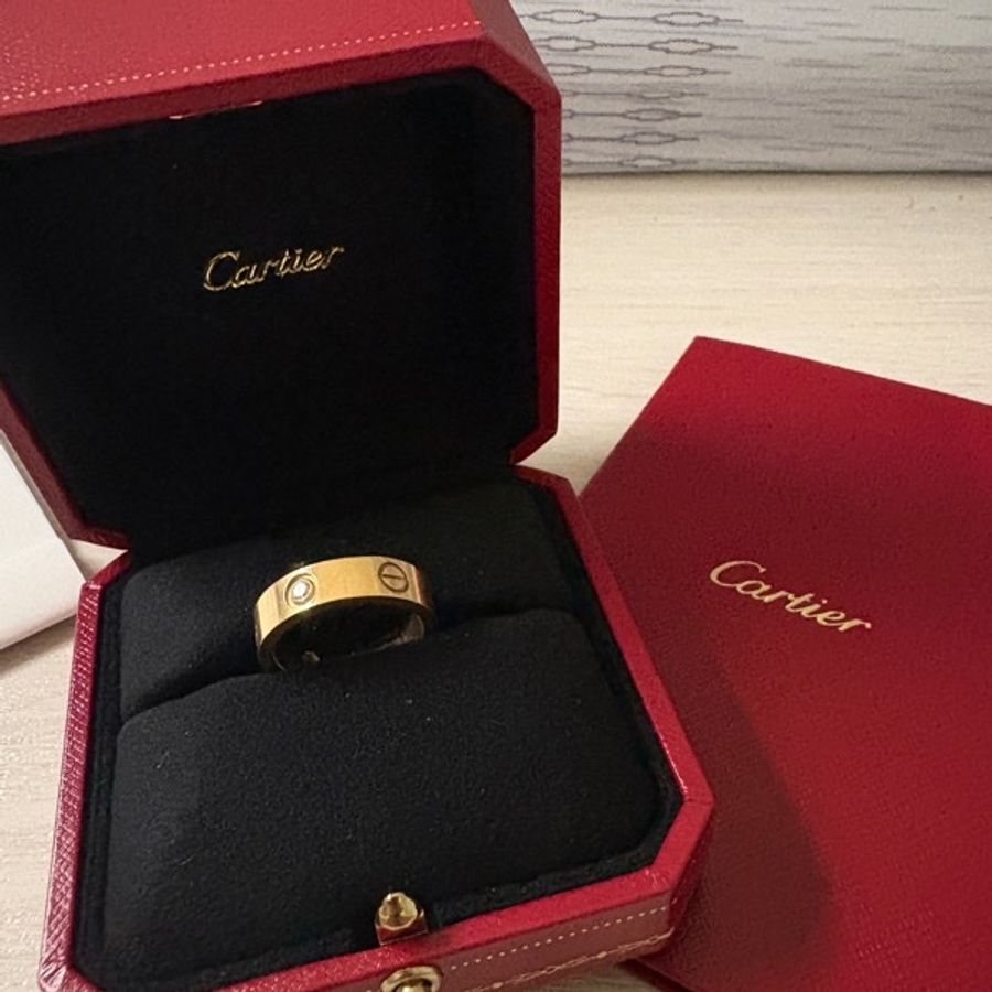 Cartier寬版三鑽Love戒指-4