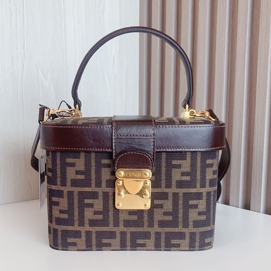Fendi/芬迪 老花 中号 硬盒 附肩带 19.5*11*14.5-0