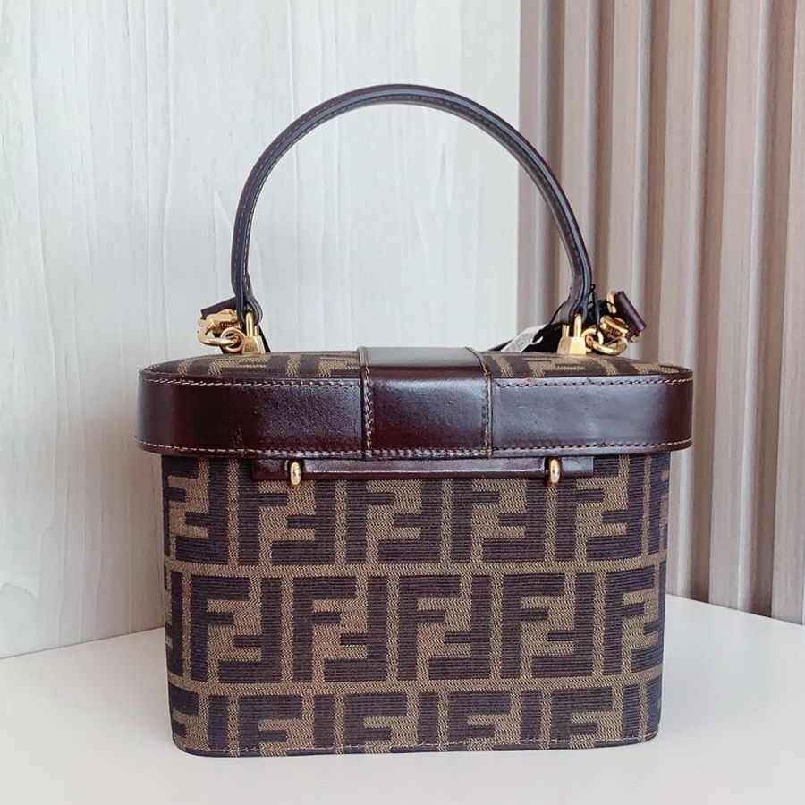 Fendi/芬迪 老花 中号 硬盒 附肩带 19.5*11*14.5-1