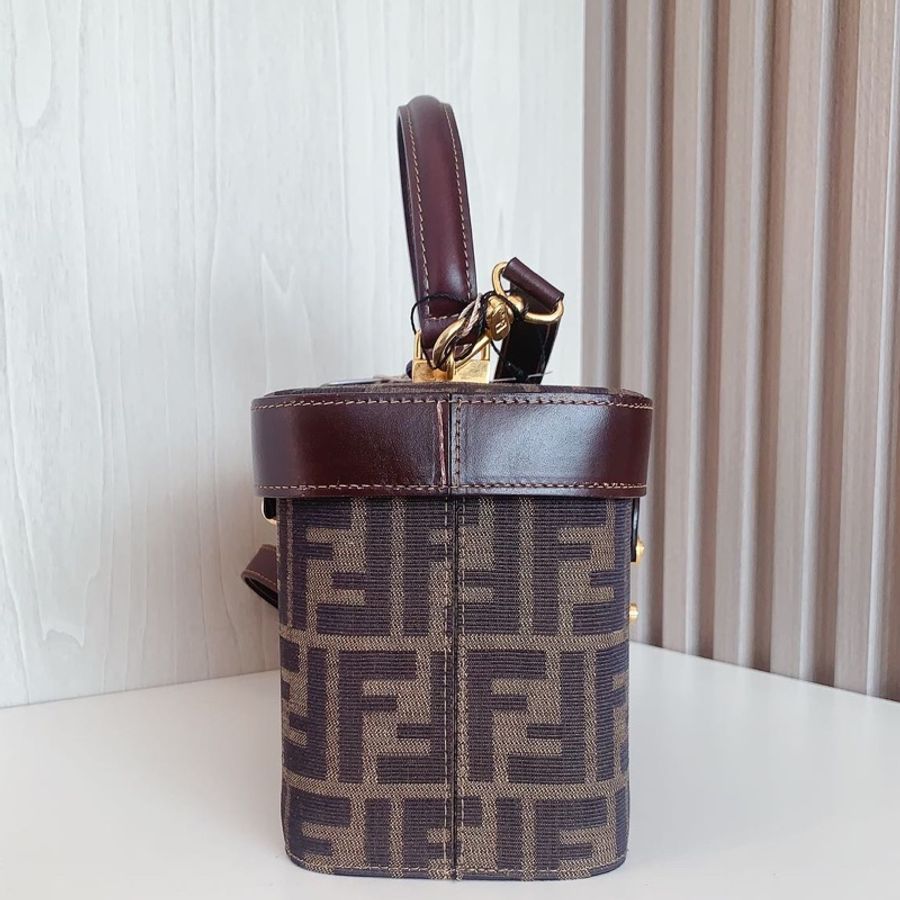 Fendi/芬迪 老花 中号 硬盒 附肩带 19.5*11*14.5-3