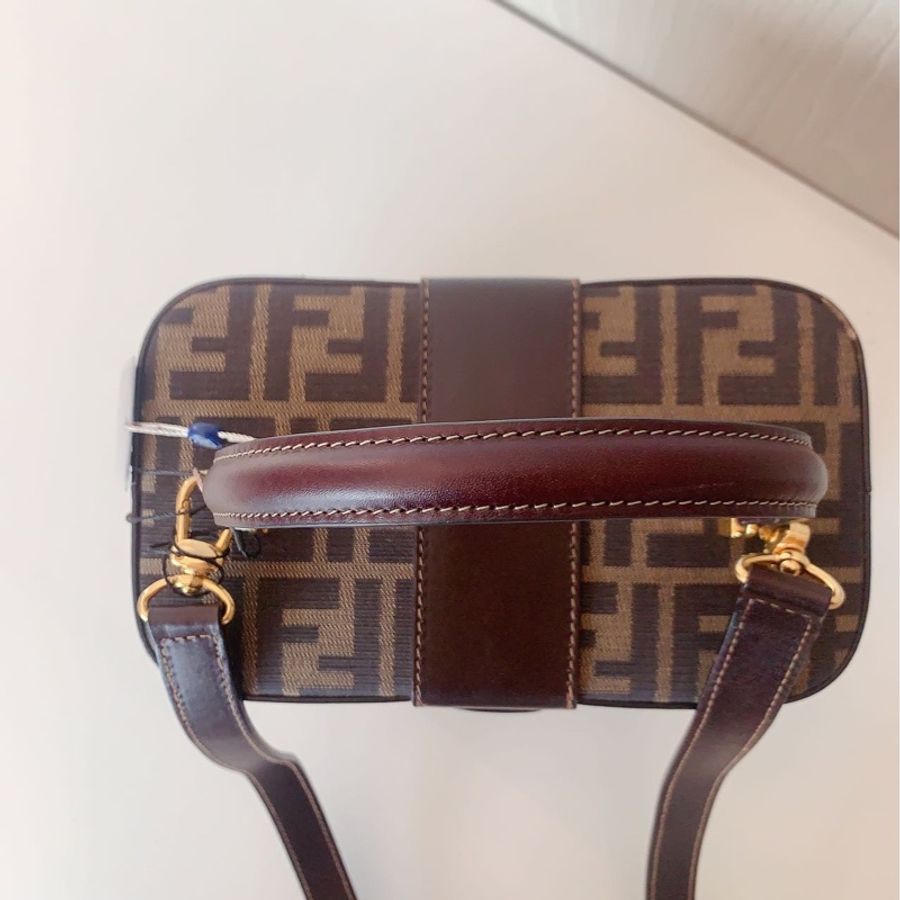 Fendi/芬迪 老花 中号 硬盒 附肩带 19.5*11*14.5-5