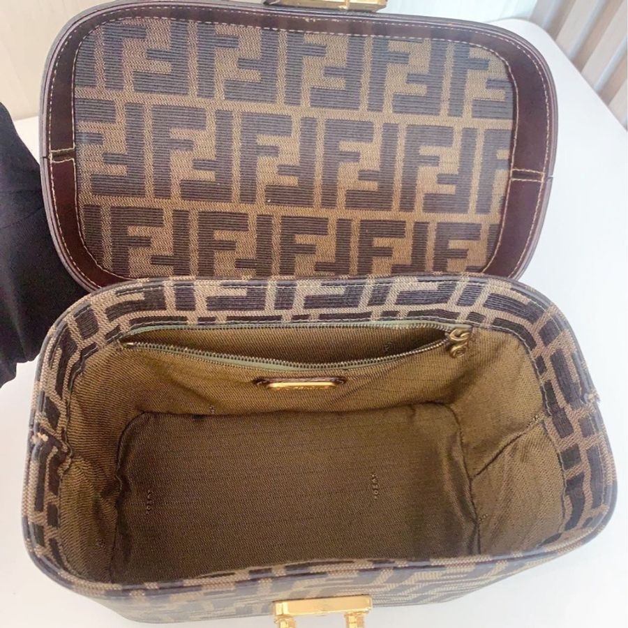 Fendi/芬迪 老花 中号 硬盒 附肩带 19.5*11*14.5-6