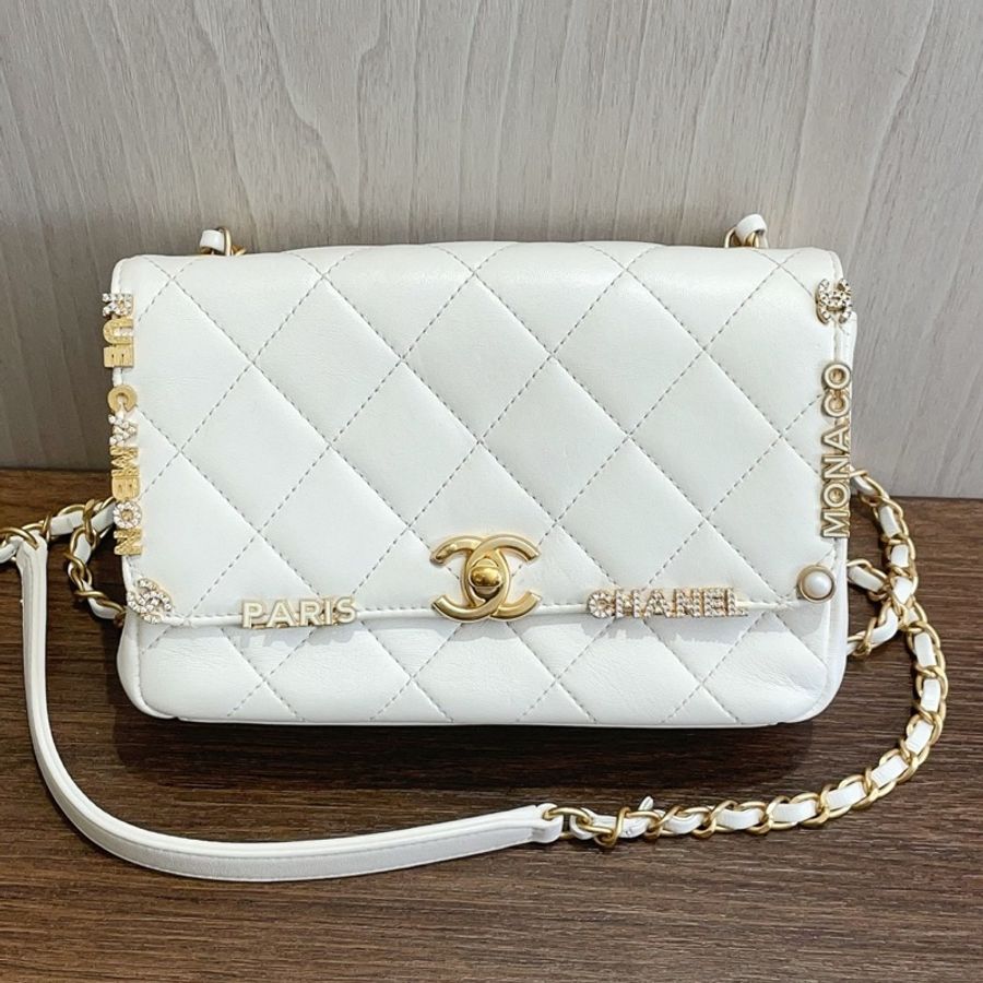 香奈兒/Chanel 23C 白色徽章琺瑯字母水鑽 18*5.5*12-0