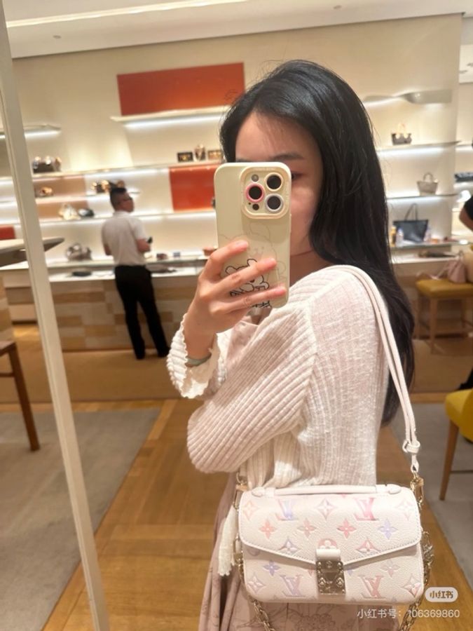 💥Louis Vuitton LV M25682 Pochette Métis East West-1